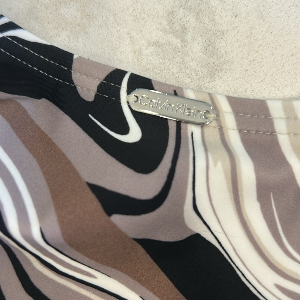 Calvin Klein Women's Twist Tummy Control One-Piece‎ Swimsuit 18 Plus NWT - Picture 8 of 14